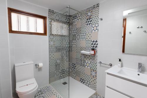 a bathroom with a shower and a toilet and a sink at Anayet - Plaza del Reloj en FORMIGAL - Reformado in Formigal