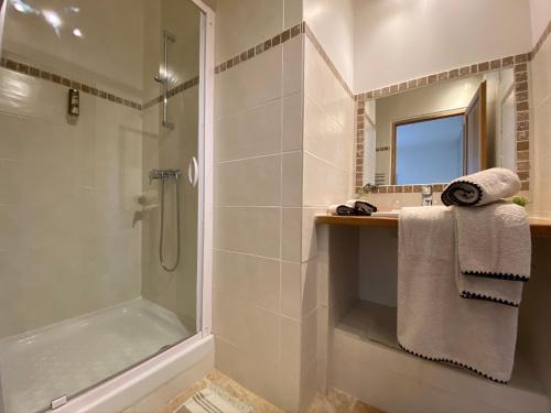 Ένα μπάνιο στο Les Mas d'Azur Appartement