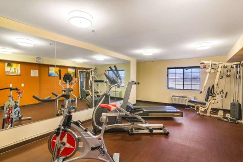 a gym with two treadmills and a treadmill at Comfort Inn & Suites in Mojave