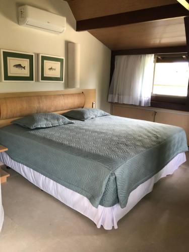 Säng eller sängar i ett rum på Bangalô Luxo Beach Class Resort Muro Alto