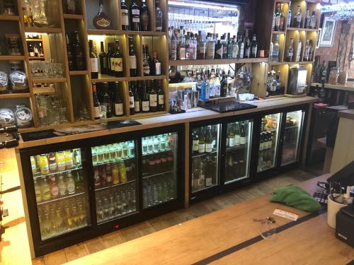 The Peppermill Town house Hotel & Restaurantにあるラウンジまたはバー