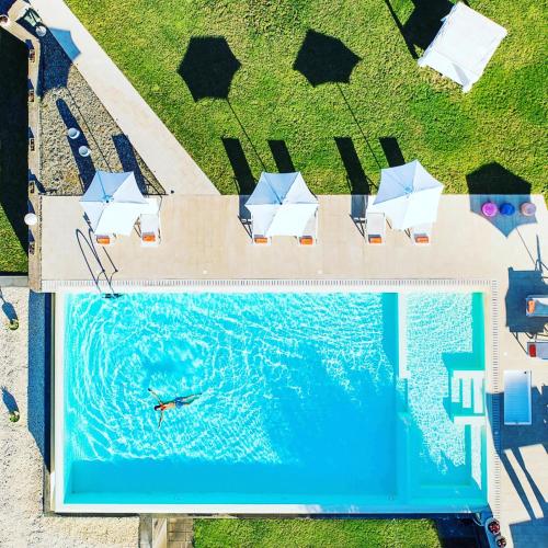 an overhead view of a swimming pool with a pool at Kepos Etna Relais & Exclusive Spa in Santa Venerina