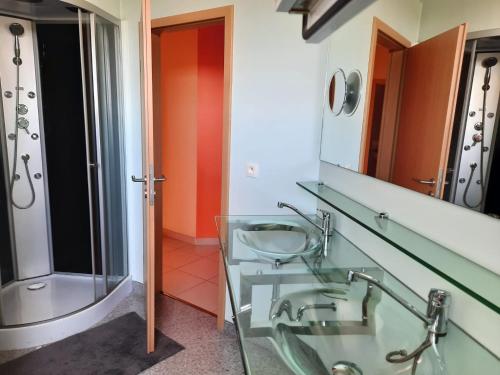 Koupelna v ubytování Holiday Home Mooi - Voeren