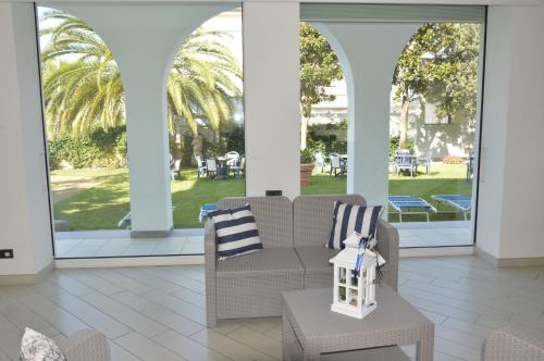Κήπος έξω από το Hotel Fortunella