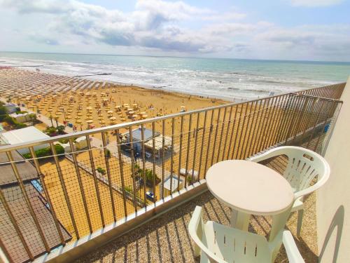 Gambar di galeri bagi La Torre - Frontemare - Immobil Relax di Lido di Jesolo