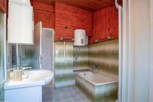 a bathroom with a sink and a bath tub at Horizont view apartment in Pula