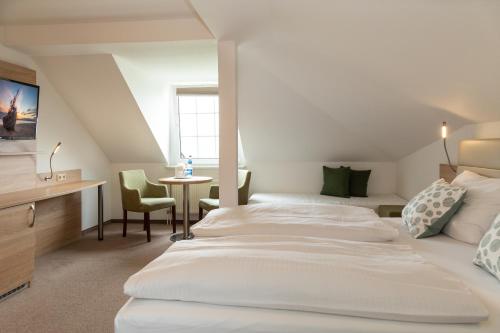 Ein Bett oder Betten in einem Zimmer der Unterkunft Ferienpension Seeblick