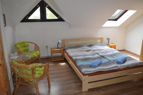 Ένα ή περισσότερα κρεβάτια σε δωμάτιο στο Chata Nová Seninka