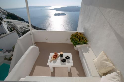 Imagen de la galería de The Globe Suites Villa, en Fira
