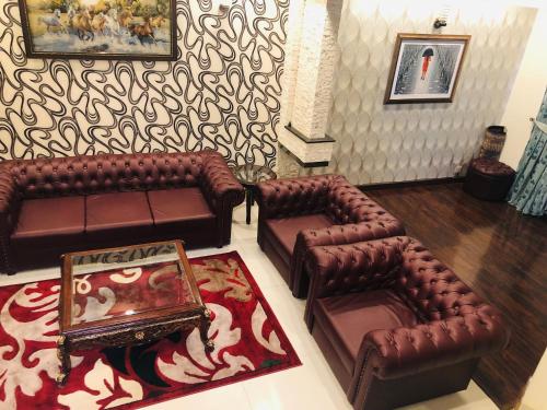 Posezení v ubytování Royal Three Bed Villa Full House Dha 6 Lahore