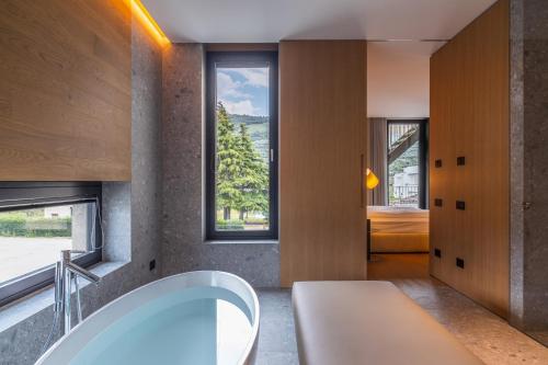 Foto da galeria de ESSENCE - Charming Suites em Riva del Garda