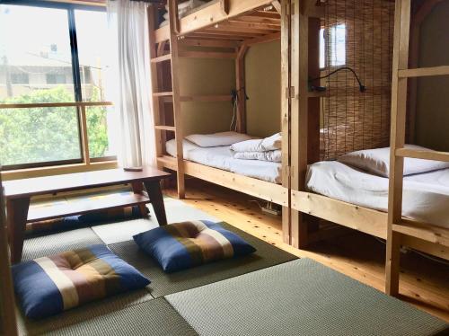 Una cama o camas en una habitación de Guest House Kamakura Zen-ji