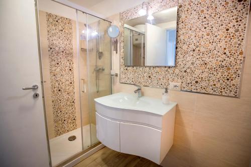 Ένα μπάνιο στο Casa Bianca Rais Gerbi
