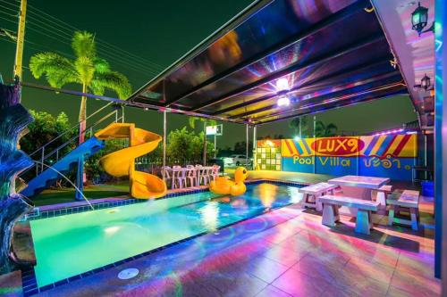 Πισίνα στο ή κοντά στο Lux9 Pool Villa Cha-Am