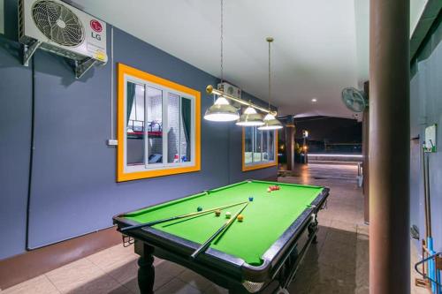 Τραπέζι μπιλιάρδου στο Lux9 Pool Villa Cha-Am