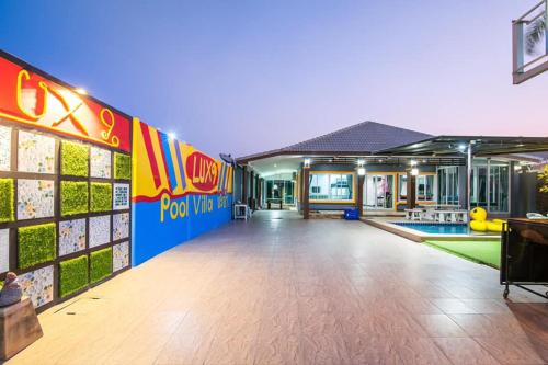 Πισίνα στο ή κοντά στο Lux9 Pool Villa Cha-Am