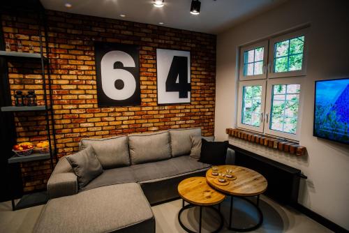 Televízia a/alebo spoločenská miestnosť v ubytovaní Apartament Piastowska No.6