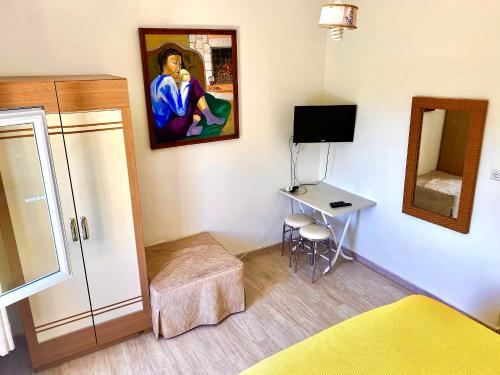 a bedroom with a painting of a woman on the wall at Gera Apart Adonis in Kemer