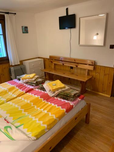 Ένα ή περισσότερα κρεβάτια σε δωμάτιο στο Borimechkova Kashta