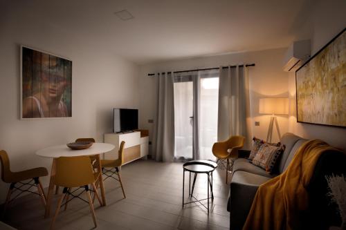 TV a/nebo společenská místnost v ubytování Apartamentos Turísticos Huerto El Horno
