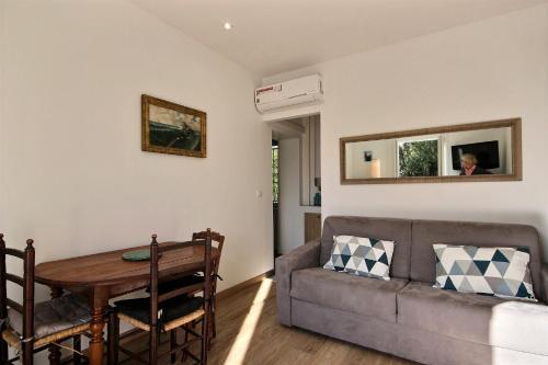 昂蒂布Cap Antibes à 400 m des plages的相册照片