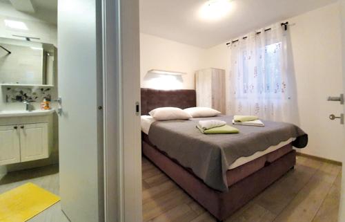 Postel nebo postele na pokoji v ubytování Apartmani Kurjaković - Punat