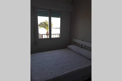Katil atau katil-katil dalam bilik di Piso en primera línea con wifi y vistas al mar