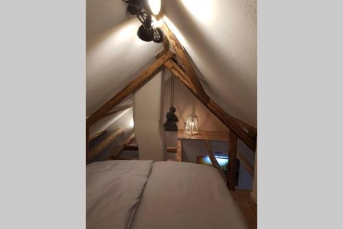 a room with a bed in a attic at Altes Schreiner Haus in der Vulkaneifel in Brockscheid