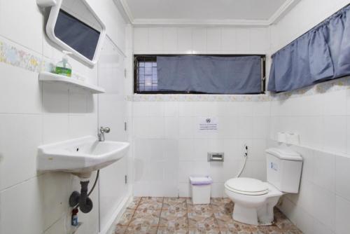 A bathroom at Rubin Home