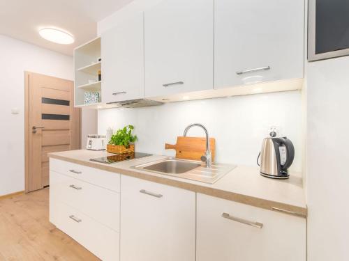 A kitchen or kitchenette at Seashell Apartment