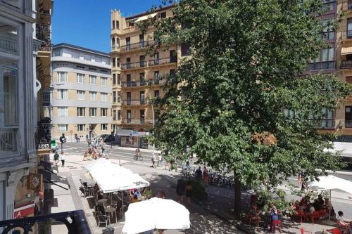 LA PLAZA Luxury Apartment (City Center)