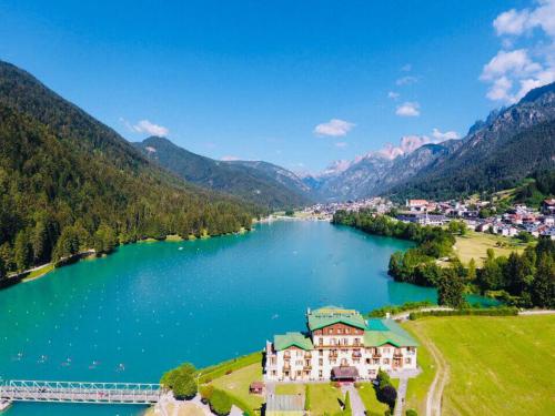 an aerial view of a lake with a resort at Hotel Juventus in Auronzo di Cadore