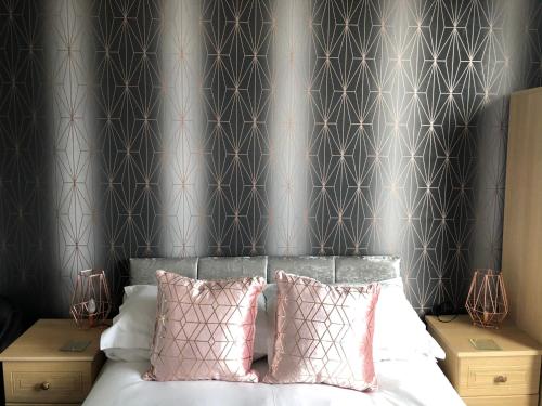 A bed or beds in a room at Seacrest Guest House 