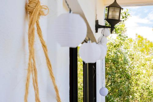 Κήπος έξω από το Holiday Apartment steps from the Beach