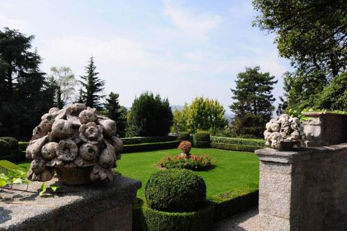 Κήπος έξω από το Villa La Vescogna, Historic House with Pool