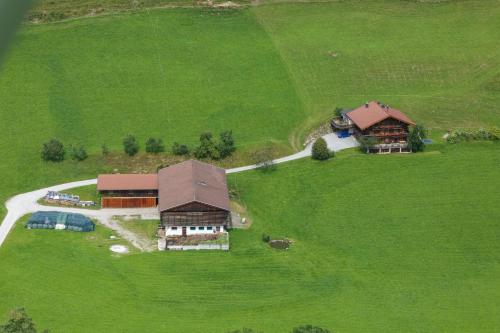 Blick auf Ferienwohnung Bauernhof Obererlach aus der Vogelperspektive