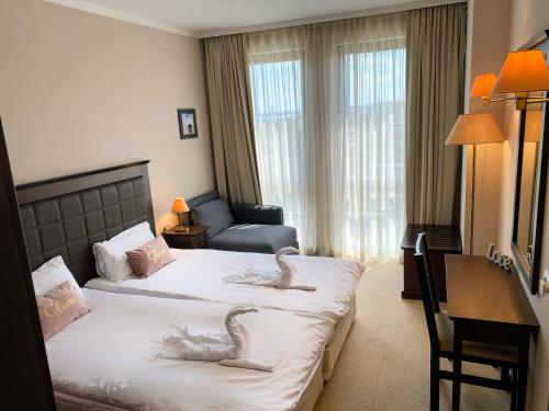 A bed or beds in a room at Royal Beach Premium
