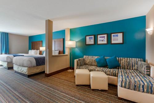 a hotel room with a bed and a couch at Comfort Suites of Las Cruces I-25 North in Las Cruces