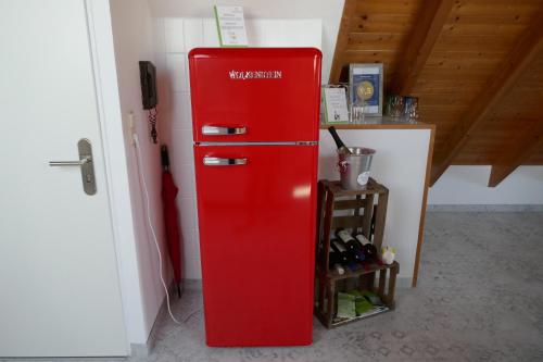 a red refrigerator in a room with a counter at Ferienwohnung Weinbergliebe am Tuniberg zwischen Freiburg und Frankreich in Merdingen