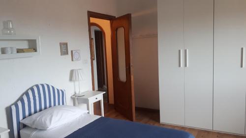 a bedroom with a bed and a table with a lamp at Casa sui Tetti in Ozieri
