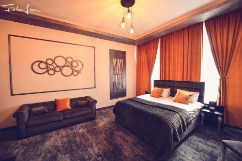 Een bed of bedden in een kamer bij Hotel Bellavista Deta