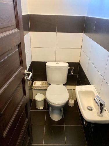 Un baño de Árvíz Apartman