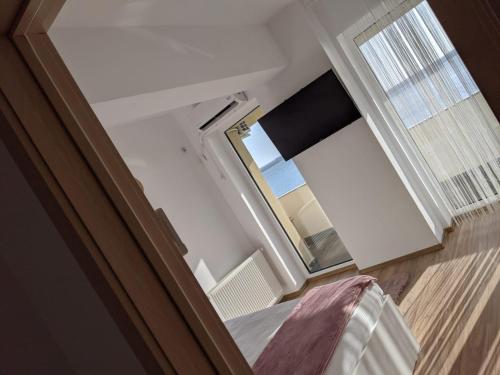 a view of a bedroom with a window and a bed at Mamaia centru Kids friendly apartament in Mamaia