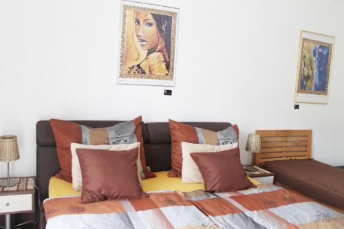 a bedroom with a bed and a painting on the wall at Villa Toscana in Steyr
