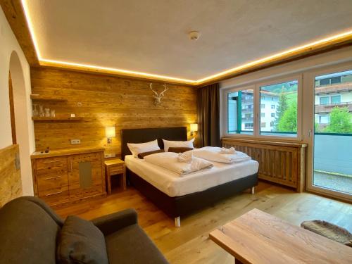 Кровать или кровати в номере Almhof Kitzlodge - Alpine Lifestyle Hotel