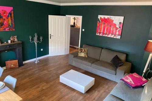 a living room with a couch and a table at Fördestyle, Stilvolle Wohnung in zentraler Lage in Kiel