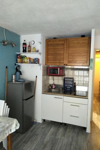Kuchyň nebo kuchyňský kout v ubytování Studio cabine 605 avec vue sur la Cerdagne