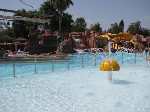 a water park with a fountain in a pool at Camping Les Palmiers in Hyères