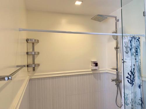 Bilik mandi di Summer Condo Hua Hin Room710