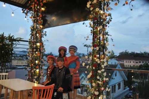 a group of children standing on a balcony with christmas lights at Anh Trang Homestay in Da Lat